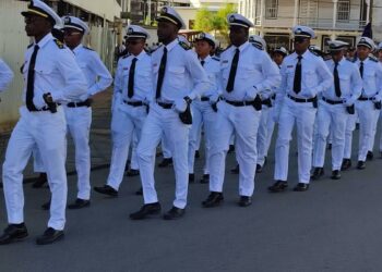 IMG 20211125 091655 scaled De douane ressorteert onder de Inspectie der Invoering en Accijnzen en is onderdeel van de Belastingdienst Suriname. Enige tijd geleden heeft de installatie plaatsgevonden van een werkgroep die verantwoordelijk zal zijn voor het ontwikkelen van een praktisch plan voor de reorganisatie van de Inspectie. Het versterken van het douanekorps is een van de belangrijke onderdelen van de voorgenomen reorganisatie. Deze reorganisatie valt onder een uitgebreid traject van hervorming binnen de gehele Belastingdienst.