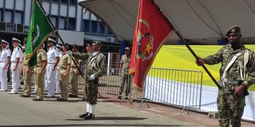 IMG 20211125 105001 Met zijn 46 jaar staatkundige onafhankelijkheid heeft Suriname volgens enkele aanwezigen op het plein, nog geen status van volwassenheid verdiend.