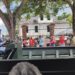 IMG 20211125 114909 scaled Ondanks er duidelijk bekend is gemaakt dat er een safety zone is opgezet en dat de onafhankelijkheidsparade niet toegankelijk is voor publiek, waren er toch enkelen aanwezig dicht bij het Onafhankelijkheidsplein. “De politieagenten hebben ons niet eens aangekeken”, zegt een buurtbewoner, die net buiten de safety zone woont.