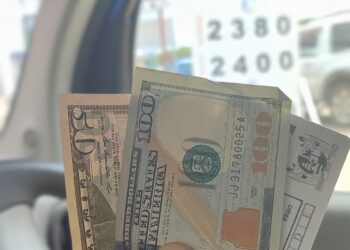 IMG 20211210 111528 Een 25-jarige jongeman schrok maandag, toen hij na een bezoek aan drie cambio’s werd klemgereden en beroofd aan de Magentaweg. Hij wilde USD kopen en stopte steeds bij de geldwisselkantoren, maar nergens kon hij de valuta kopen die hij wenste.