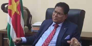 IMG 20220325 145521 1 Er zijn heel wat onduidelijkheden rond de registratie van seniore burgers voor de vergoeding, die aan hen is beloofd door de regering. “Ik heb voorgesteld om de registratie te laten plaatsvinden via de districtscommissarissen, ressortraadsleden en districtsraadsleden”, zei president Chandrikapersad Santokhi zondag in een programma bij LIM FM.