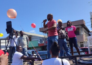 IMG 20220813 102505 De regering moet naar huis, dat is de aangepaste strategie die Organic Movement zal toepassen. "A strategie na pack your bags and go home," zegt Sergio Gentle.