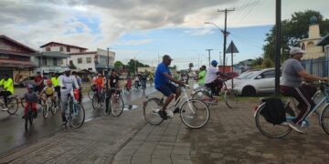 Logos vakantie fietstocht staat stil bij verkeersveiligheidmaand