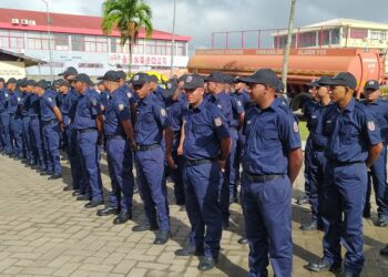 IMG 20221220 092737 1 De onderbezetting bij de brandweer is voor een groot deel verholpen. Dit zegt Radjen Jakhari, hoofdcommandant bij het Korps Brandweer Suriname. 147 aspirant brandwacht lieden zijn vandaag beëdigd op het hoofdkwartier van de dienst aan de Verlengde Gemenelandsweg. De commandant spreekt van een geweldig moment.