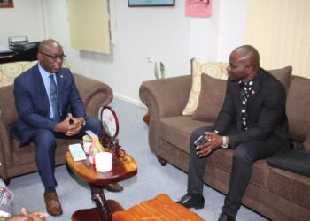 Ambassadeur Noordzee en minister Amoksi bespreken werkzaamheden