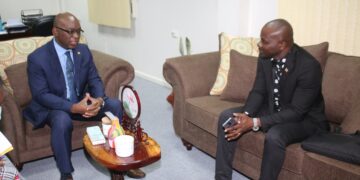 Ambassadeur Noordzee en minister Amoksi bespreken werkzaamheden