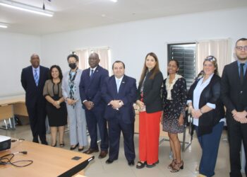 IMG 3115 Op maandag 6 februari heeft First Vice President Commissioner, Edgar Stuardo Ralón Orellana and the Second Vice President Commissioner Margarette May Macaulay van de Inter-American Commission on Human Rights (IACHR) met een delegatie een meeting gehad met minister Kenneth Amoksi van Justitie en Politie. De delegatie is in Suriname om Amoksi waarnodig, technische assistentie aan te bieden bij de verschillende IACHR projecten.