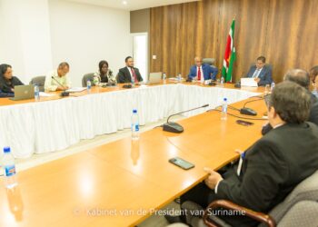 Santokhi buigt zich met IsDB over ontwikkelingsprojecten