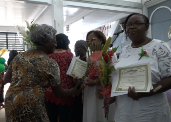 JUBILARISSEN 1 De Stichting Onderwijs van de Evangelische Broedergemeente Suriname (EBGS) heeft acht categorieën van jubilarissen en gepensioneerden gehuldigd voor het werk dat zij jarenlang hebben verzet voor de organisatie.