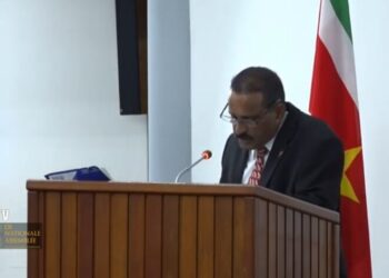 Jogi DNA 2 Parlementariër Mahinder Jogi wil dat de regering adequaat controles uitvoert op importeurs om prijsopdrijving tegen te gaan. “Er wordt niet adequaat ingespeeld op de winstmarge die wordt toegepast door de importeurs op de goederen.”