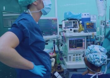 KinderHM21 4 De kinderhartmissie, die van 21 november tot en met 2 december door Nederlandse verplegers en specialisten in het Academisch Ziekenhuis Paramaribo (AZP) werd uitgevoerd, vond onder zeer uitdagende omstandigheden plaats. Dit zegt kindercardioloog Amadu Juliana van het ziekenhuis.