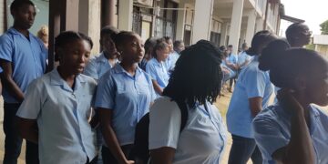 L.B.O. latour 4 Studenten 16 02 2019 In verband met het vernieuwingsprocess binnen het onderwijs krijgen lbo-leerkrachten een ICT training, waarbij zij digitale vaardigheden aanleren in verband met de venieuwingen binnen het onderwijs. Er zal hieruit een selectie gemaakt worden voor de nieuwe mb0-opleiding die gericht is op de dienstverlenende sector.