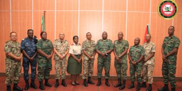 Legers Suriname en Guyana voorstander van jaarlijkse RRIM3 1 Naast Brazilië en Frans-Guyana is Suriname ook voorstander van een jaarlijkse bilaterale vergadering met Guyana, waarbij de twee landen afspraken kunnen maken met betrekking tot de militaire samenwerking. “Hiermee kunnen wij dan een complete regionale veiligheidszone creëren, waarbij zowel het oosten, westen en zuiden zijn afgebakend”, benadrukt kolonel Henri van Axeldongen, de waarnemend bevelhebber van het Nationaal Leger.