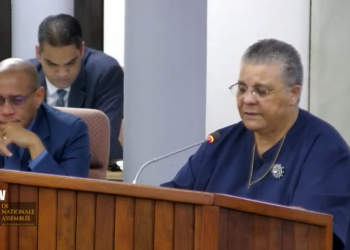 Levens “De achterstand in betalingen van het ministerie is SRD 255 miljoen en dit houdt de voortgang van een aantal zaken zo af en toe tegen”, zegt minister Marie Levens van het ministerie van Onderwijs, Wetenschap en Cultuur (MinOWC).