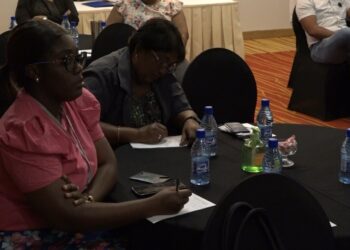 Lezing NH Het ministerie van Natuurlijke Hulpbronnen heeft in samenwerking met de Anton de Kom Universiteit Suriname (Adekus), het ministerie van Openbare Werken en De Internationale Ontwikkelingsbank (IDB) een succesvol pilotproject gedraaid om windenergie op te wekken in Suriname.