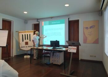 Lim A Po Het FHR Institute for Higher Education heeft zaterdag een open dag georganiseerd. Bij deze gelegenheid hebben geïnteresseerden een tweedelige informatiesessie mogen volgen over de inrichting van het instituut. Hans Lim A Po, directeur van het instituut, merkt op dat het landelijke niveau van het onderwijs naar een hoger niveau getild moet worden.