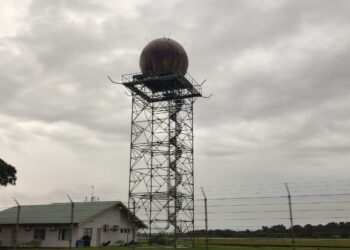 METEO ZANDERIJ “Er is momenteel een tropische golf boven Suriname. In de afgelopen dagen zijn een aantal tropische golven voorbijgegaan, wat voor veel neerslag heeft gezorgd”, zegt meteoroloog Lorenzo Kasmani van de Meteorologische Dienst Suriname aan Key News.