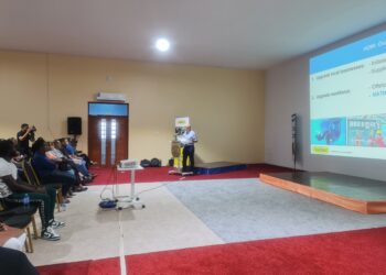 Natin informatiedag Oil and Gasopleiding 1 Het Natuurtechnisch Instituut Suriname (NATIN) en Staatsolie N.V. hebben ruim 150 studenten geïnformeerd over de nieuwe Olie- & Gasopleiding. Deze opleiding gaat eind oktober, in het nieuwe schooljaar, van start. Dit schrijft Staatsolie NV donderdag een persbericht.