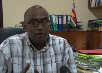 Nerkust FOLS “Niets is uitgesloten”, zegt voorzitter Marcellino Nerkust van Federatie van Organisaties van Leerkrachten in Suriname (FOLS) over een mogelijke verscherping van de acties.