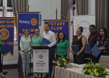 ONDERTEKENING ROTARY MOU De 4 Rotary clubs in Suriname hebben op 3 november 2022 het startsein gegeven voor de uitvoering van het Greener Together Milieu Project.