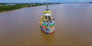 OW 01 De tweede fase van het Baggerproject van de Surinamerivier start eind oktober 2022 door middel van een nieuwe aanbesteding. Dit meld het ministerie van Openbare Werken (OW) in een persbericht.