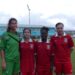 P1000410 1 scaled Een historisch moment voor het Surinaamse voetbal is dit weekend bijna onopgemerkt voorbijgegaan. Voor het eerst in de geschiedenis zitten in de Surinaamse nationale vrouwenoetbalselectie lokaal actieve en speelsters uit de diaspora in Nederland. Na twee oefensessies zondag trekt de groep samen ten strijde tegen het veel sterkere Mexico. De groep van vijf Nederlandse voetbalsters van Surinaamse afkomst kwam zaterdagavond aan. Zondagmorgen stonden zij met de meer dan 20 lokaal actieve speelsters op het veld voor de eerste gezamenlijke oefensessie ooit.