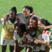 Natio Uma veegt Anguilla van het veld: 5-0 11 P1000435 scaled Na de harde 9-0 nederlaag donderdag in en tegen Mexico heeft Natio Uma, de nationale vrouwenvoetbalselectie van Suriname, dinsdag zichzelf een opsteker gegeven door Anguilla met 5-0 te verslaan. Suriname had een stuk meer kunnen scoren om het doelsaldo te verbeteren. Trainer Ray Fränkel en aanvoerster Hadassa Brandon waren tevreden na de wedstrijd, maar willen tegelijkertijd ook sterker worden. Bij Natio Uma werd Ravelcheny van Ommeren de gevierde vrouw. Zij maakte een hattrick door tweemaal in de eerste helft en eenmaal in de tweede helft te scoren.