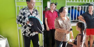 Pertjajah Luhur verstrekt schoolpakketten