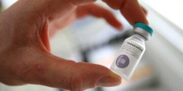 Pentavalent Vaccine De kindervaccins polio, gele koorts en pentavalent zijn schaars in Suriname. Ouders die hun baby moeten laten vaccineren, zijn even op een wachtlijst geplaatst. Voor de kinderpoliklinieken en de ouders is het onduidelijk wanneer de kinderen ingeënt kunnen worden.