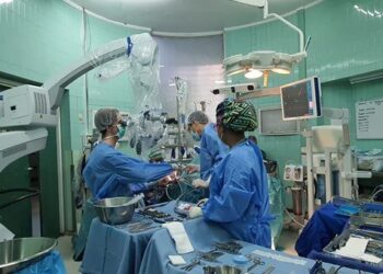 Picture2 Het Academische Ziekenhuis Paramaribo (AZP), waar de operaties zijn verricht, meldt dat de misie een succes was. Zaken na de operatie zijn ook goed te noemen, meldt het ziekenhuis in een persbericht. Het doel van de missie was vooral het uitwisselen van ervaringen en het opdoen van kennis en technieken, die het AZP kan toepassen. Het is volgens het ziekenhuis een groot voordeel te noemen, dat patiënten in hun eigen omgeving zijn geopereerd en niet uitgezonden hoefden te worden naar het buitenland, wat met hoge kosten gepaard gaat.