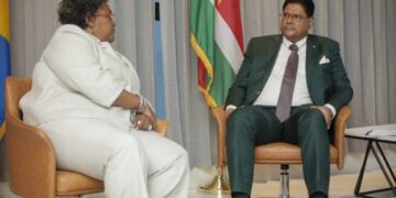 Suriname en Barbados buigen zich over samenwerking