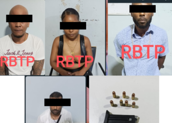 RBT2 Tijdens surveillance in Paramaribo is omstreeks 04.30 uur aan de Atlasstraat een verdacht voertuig door RBT Paramaribo gecontroleerd. In het voertuig werden drie mannen en een vrouw aangetroffen.