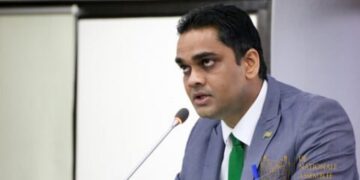 Ramadhin1 480x320 1 1 Na vijf jaar ministerschap heeft Amar Ramadhin zijn functie als hoofd van het ministerie van Volksgezondheid formeel beëindigd. In een uitgebreide evaluatie van zijn ambtstermijn belicht de vertrekkende bewindsman zowel doorbraken als tegenvallers tijdens een periode die werd gekenmerkt door de wereldwijde gezondheidscrisis.