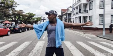 Raoul Hellings 120527 1 Sergio Gentle werd op zijn verjaardag opgewacht door het A-Team. De opdracht was om de politieman te arresteren. Dit onthult de ontslagen hoofdinspecteur van politie Raoul Hellings tegenover De Vliegende Reporter.