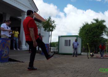 STVS WK launch tv uitdendingen 4 In verband met de activiteiten die de Stichting Televisie Suriname (STVS) organiseert, heeft president Chandrikapersad Santokhi de spits afgebeten bij de launch van het WK-programma.
