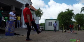 STVS WK launch tv uitdendingen 4 In verband met de activiteiten die de Stichting Televisie Suriname (STVS) organiseert, heeft president Chandrikapersad Santokhi de spits afgebeten bij de launch van het WK-programma.