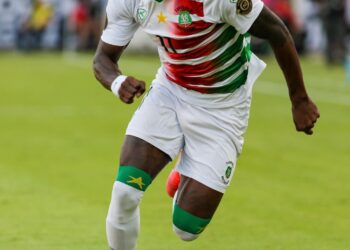 Sheraldo Becker 1 Surinaamse international Sheraldo Becker blijft indruk maken in Duitsland. De aanvaller was zaterdag twee keer trefzeker voor FC Union Berlin en hielp zodoende zijn club aan een overtuigende 6-1 zege op Schalke 04.