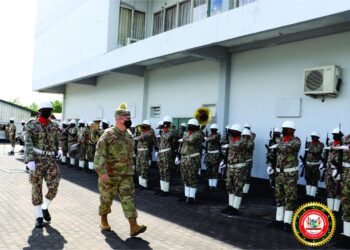 South Dakota National Guard ingenomen met hechte relatie Suriname2 scaled De samenwerking tussen de South Dakota National Guard (SDNG) van de Verenigde Staten (VS) en Suriname zal worden voortgezet. Jeffrey Marlette, generaal-majoor van SDNG blikt tevreden terug op een 15 jaar lange samenwerking tussen de twee landen. Marlette is vanuit de VS op werkbezoek in Suriname en heeft dinsdag haar opwachting gemaakt bij defensieminister Krishna Mathoera.