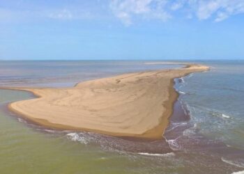 Tijgerbank 2289795396 De dorpshoofden en basja’s van Galibi zijn fel tegen de uitgifte van de Tijgerbank in concessie. “We zullen dit niet accepteren en we zijn nu in beraad”, zegt dorpshoofd Selowin Alamijawari van Langamankondre.