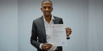 Tosh van Dijk vervolgt sportdroom richting 2024