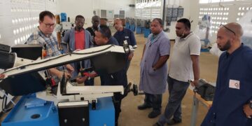 Leerkrachten beroepsonderwijs worden getraind in bediening geavanceerde machines