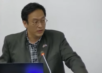 Tsang Parlementariёr Stephen Tsang, van de Nationale Democratische Partij (NDP), eist een grondig onderzoek naar het steeds uitvallen van het Asycudasysteem.