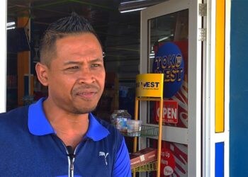 Waidoe web Ex-parlementariër William Waidoe zet zich in om de bewoners van Nickerie te helpen om de financiële crisis te overbruggen. Dit doet hij door zo goedkoop mogelijk levensmiddelen aan te bieden via zijn winkel. “Wij als Toko West hebben als doel om een sociaal karakter te hebben en tot nu toe is het aardig gelukt”, vertelt Waidoe.