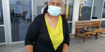 WhatsApp Image 2022 01 31 at 19.20.32 1 1 “Dit proces is gebruikt als showcase van politici alsof zij corruptie aanpakken." Dat zegt oud-minister Lilian Ferrier, moeder van de gisteren veroordeelde ex-governor van de Centrale Bank van Suriname, Robbert Grey van Trikt. Daardoor gaat de waarheidsvinding op een andere manier. Ferrier zegt tot die conclusie te zijn gekomen, omdat de kantonrechter dan rekening zou hebben gehouden met de spelers die niet ingesloten zijn, maar wel een rol hebben gespeeld.