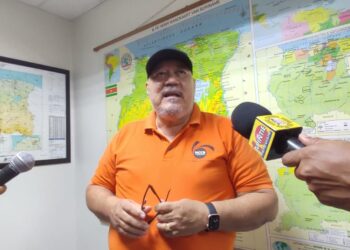 WhatsApp Image 2022 04 04 at 9.49.54 PM De geëvacueerde binnenlandbewoners gaan terug naar hun plek. De bewoners van de gebieden Matawai, Tapanahoni en Boven-Suriname, die vorige maand onder water kwamen te liggen, gaan terug naar hun plek. Dit geeft Jerry Slijngard, coördinator  van het Nationaal Coördinatie Centrum voor Rampenbeheersing (NCCR), aan.