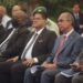 President Santokhi: “HLSC in effectieve samenwerking tegen transnationale georganiseerde misdaad” 9 WhatsApp Image 2022 04 21 at 10.46.55 AM 2 2 scaled De High Level Security Conference (HLSC) moet resulteren in effectieve samenwerking tegen transnationale georganiseerde misdaad. Dit zegt de president van de Republiek Suriname, Chandrikapersad Santokhi, op de eerste dag van de tweedaagse conferentie, die op donderdag 21 april 2022 van start is gegaan in de hoofdstad Paramaribo.Het Surinaams staatshoofd heeft in zijn openingstoespraak benadrukt dat de Surinaamse regering van mening is dat betrokkenheid van relevante actoren op nationaal, regionaal en internationaal niveau over veiligheidskwesties, die belangrijk zijn voor iedereen in de regio, zou kunnen resulteren in een effectieve samenwerking om de transnationale georganiseerde misdaad te bestrijden. De HLSC is een initiatief van Suriname, waarbij een aantal landen en internationale organisaties op 21 en 22 april bij elkaar komen, om breedvoerig te discussiëren over transnationale georganiseerde misdaad. De conferentie is van cruciaal belang voor het formuleren van beleid om veiligheidsdreigingen proactief aan te pakken. De discussies vinden op zowel beleids- als operationeel niveau plaats. President Santokhi voert aan dat er op strategisch en operationeel niveau geanalyseerd moet worden wat er nog meer moet gebeuren om de strijd tegen de georganiseerde criminele organisaties effectief tegen te gaan. De Surinaamse regeringsleider accentueert dat Suriname het belang van een multidimensionale benadering van veiligheid onderstreept. “Veiligheid en ontwikkeling zijn veelzijdig en onlosmakelijk met elkaar verbonden”, zegt hij. Landen en organisaties moeten volgens president Santokhi bereid zijn om de fundamentele factoren te bespreken die de veiligheid bedreigen. “…en nog belangrijker, we moeten bereid en toegewijd zijn om er iets aan te doen, pragmatisch op een creatieve en innovatieve manier”.Het staatshoofd zegt dat stabiliteit, vrede en een duurzame toekomst nodig zijn om te kunnen overleven. “Om dit te bereiken, zullen we gezamenlijk uitdagingen moeten aanpakken, die voortkomen uit verschillende bedreigingen”, merkt president Santokhi op. Enkele van de bedreigingen zijn: klimaatverandering en de impact hiervan op de voedselproductie, de Covid-19-pandemie en de impact ervan op onze economieën en ons leven; wereldwijde, regionale en nationale economische achteruitgang als gevolg van veranderende toeleveringsketens van goederen, diensten en kapitaal, evenals de hoge schuldenlast van veel landen, oorlogen en internationale conflicten.