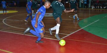Zaalvoetbalkampioen The Lions start titelverdediging winnend