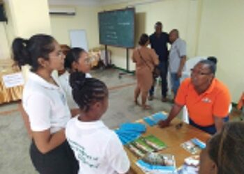 WhatsApp Image 2022 09 12 at 06.27.12 De eerste editie van de beurs bij het festival van de Katholieke Jongeren van Suriname, KJS, was succesvol. Dit zegt de vicevoorzitter van de KJS, Duncan Pinas.