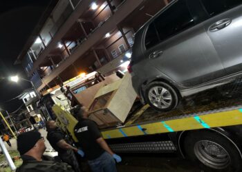 WhatsApp Image 2022 10 13 at 3.42.11 PM Woensdagavond heeft de Task Force Paramaribo, bestaande uit BBS'ers, drugsinvallen gepleegd aan de Hogestraat en  de Hofstraat.