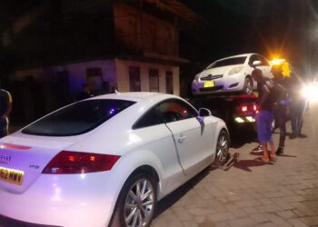 WhatsApp Image 2022 10 17 at 10.37.18 AM De Taks Force van de politie is in het weekeind (vrijdag/zaterdag) actief geweest in Paramaribo. Op verschillende locaties in Paramaribo zijn er invallen gedaan waarbij drugsverdachten zijn aangehouden. Ook drugs en andere contrabande zijn in beslag opgenomen.